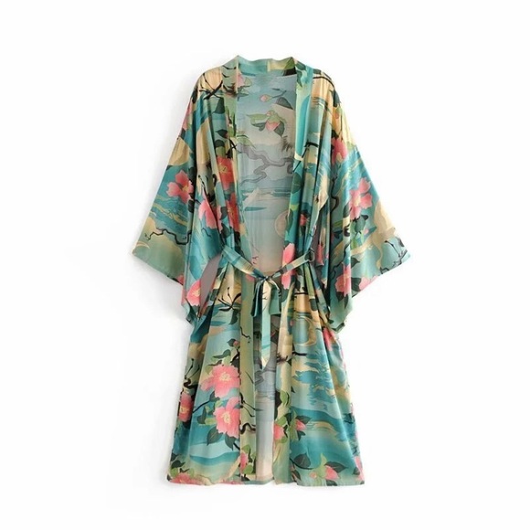 Elegant Crane Maxi Kimono In Watercolor Green - Picture 3 of 11